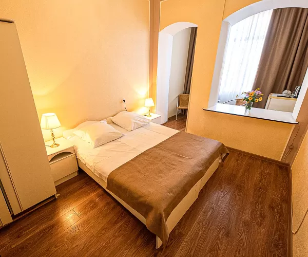 Двухместный однокомнатный номер Стандарт 1-й категории в 1 корпусе в санатории «Здоровье» в г. Железноводске - фотография