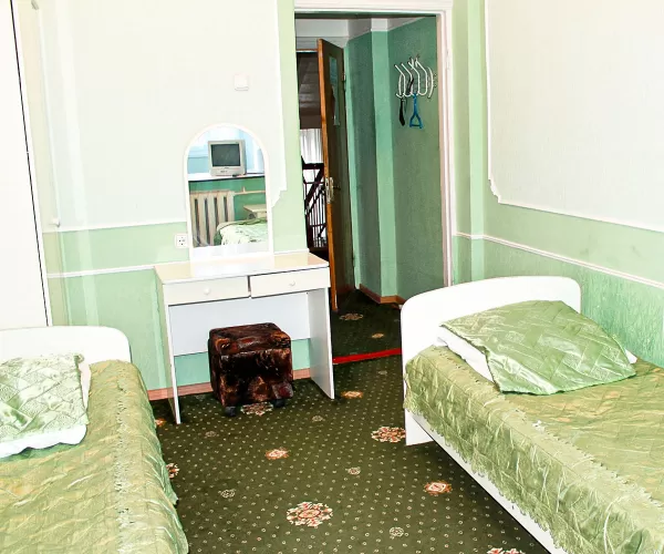 Двухместный однокомнатный номер Стандарт 2-й категории в 1 корпусе в санатории «Здоровье» в г. Железноводске - фотография