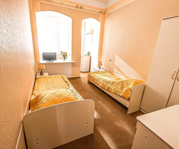 Двухместный однокомнатный номер Стандарт 2-й категории в 1 корпусе в санатории «Здоровье» в г. Железноводске - фотография