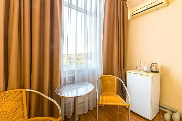 Двухместный однокомнатный номер Стандарт в корпусе 1 в санатории «Здоровье» в г. Железноводске - фотография