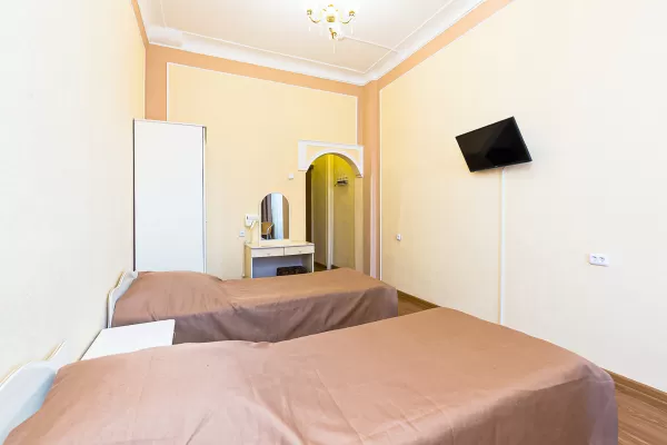 Двухместный однокомнатный номер Стандарт в корпусе 1 в санатории «Здоровье» в г. Железноводске - фотография