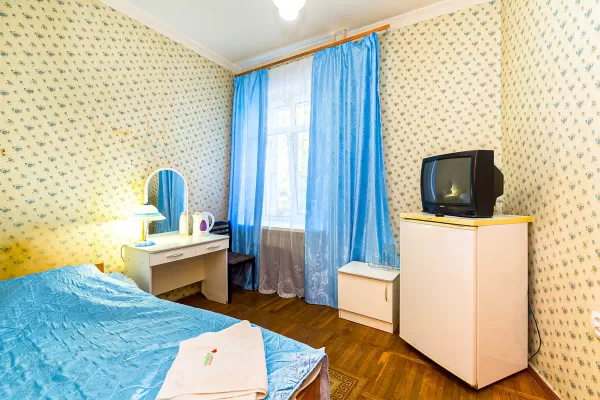 Одноместный однокомнатный номер Стандарт 3-й категории во 2 корпусе в санатории «Здоровье» в г. Железноводске - фотография