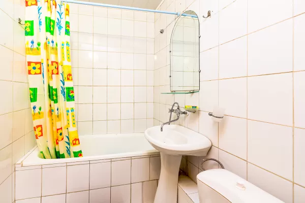 Двухместный двухкомнатный номер Стандарт 3-й категории во 2 корпусе в санатории «Здоровье» в г. Железноводске - фотография