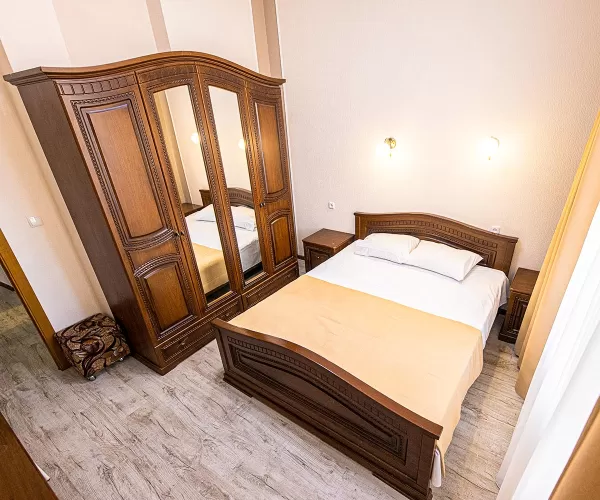 Люкс двухместный двухкомнатный в 1 корпусе в санатории «Здоровье» в г. Железноводске" - фотография