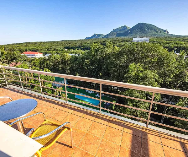 Люкс двухместный двухкомнатный в 1 корпусе в санатории «Здоровье» в г. Железноводске" - фотография