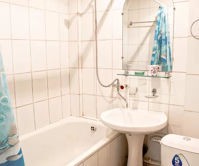 Двухместный однокомнатный номер Стандарт 2-й категории в 1 корпусе в санатории «Здоровье» в г. Железноводске - фотография