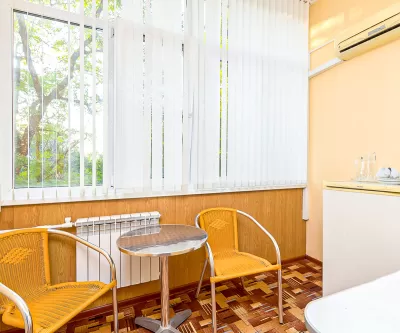 Двухместный однокомнатный номер Стандарт 2-й категории в 1 корпусе в санатории «Здоровье» в г. Железноводске - фотография