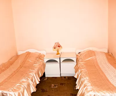 Двухместный однокомнатный номер Стандарт 3-й категории во 2 корпусе в санатории «Здоровье» в г. Железноводске - фотография